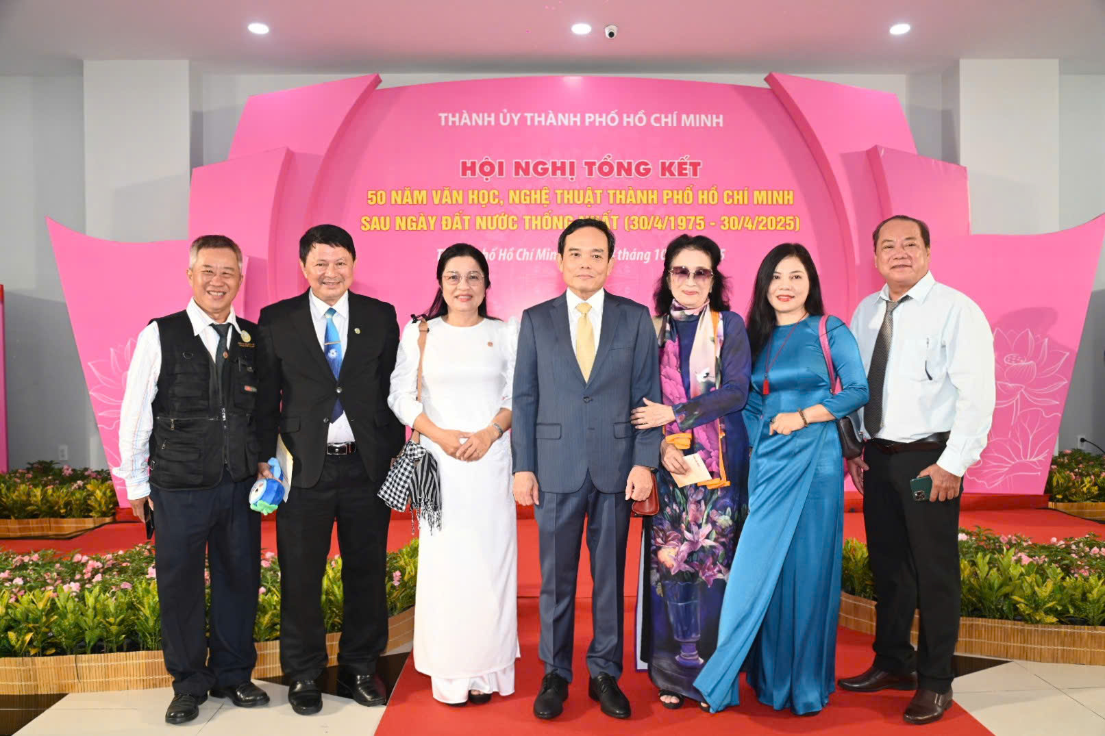 TP.HCM trao tặng Không gian 'Cây tri thức' và 126.000 quyển sách đến Học viện cán bộ - 1
