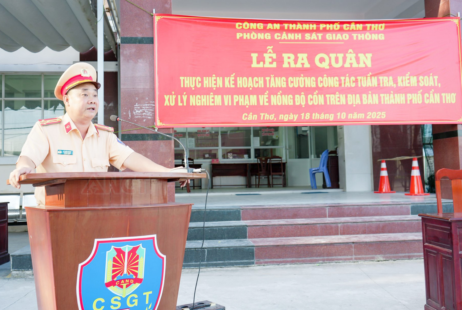 Công an Cần Thơ tăng cường tuần tra, xử lý vi phạm nồng độ cồn - 2