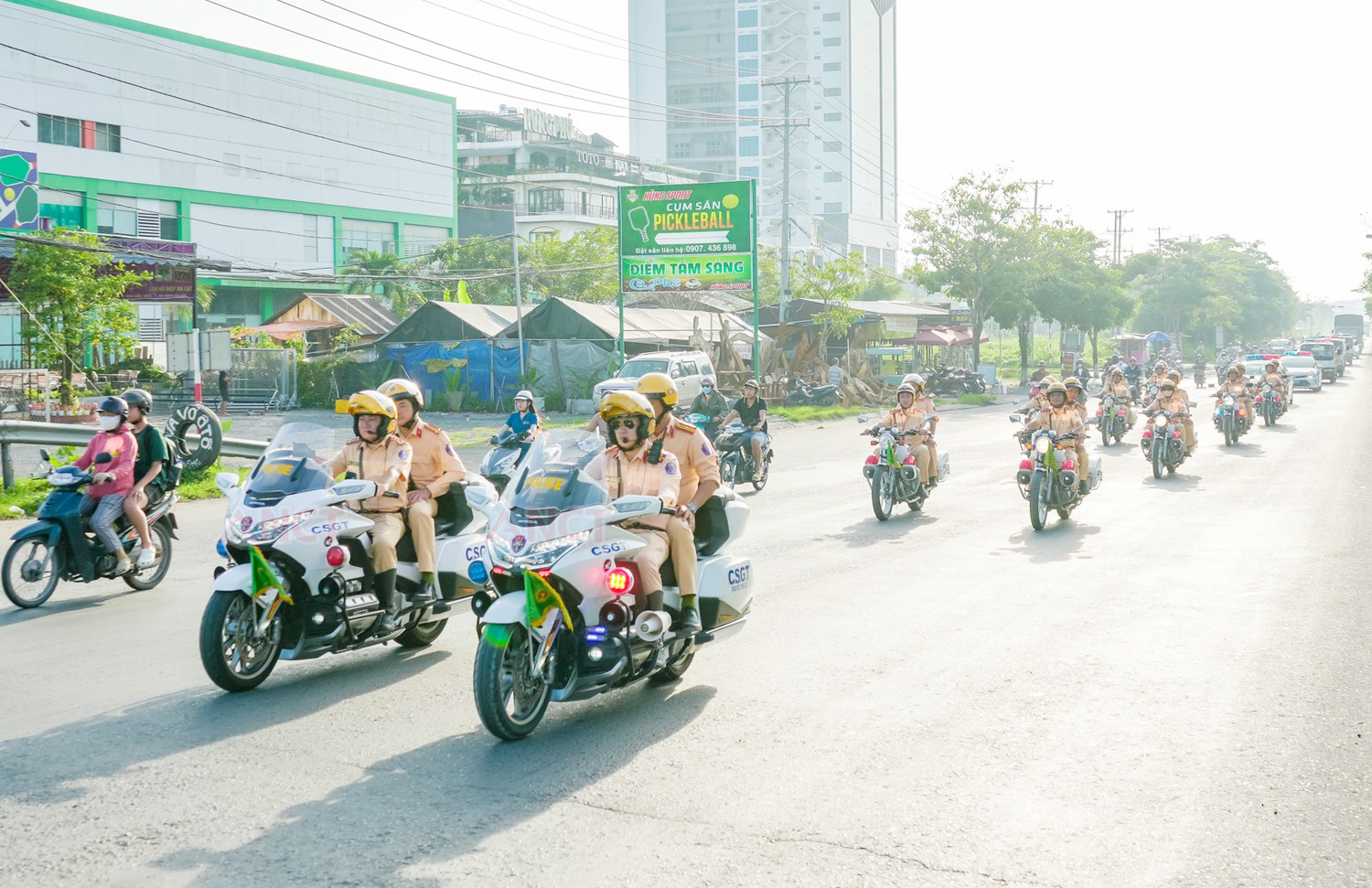 Công an Cần Thơ tăng cường tuần tra, xử lý vi phạm nồng độ cồn - 4