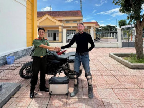  - Công an hỗ trợ du khách Hà Lan tìm lại hành lý đánh rơi