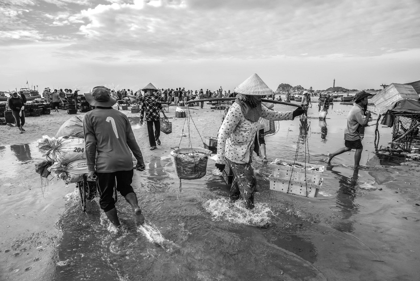 Gió bụi và ánh sáng: Hành trình cùng Mỹ Dũng - 6