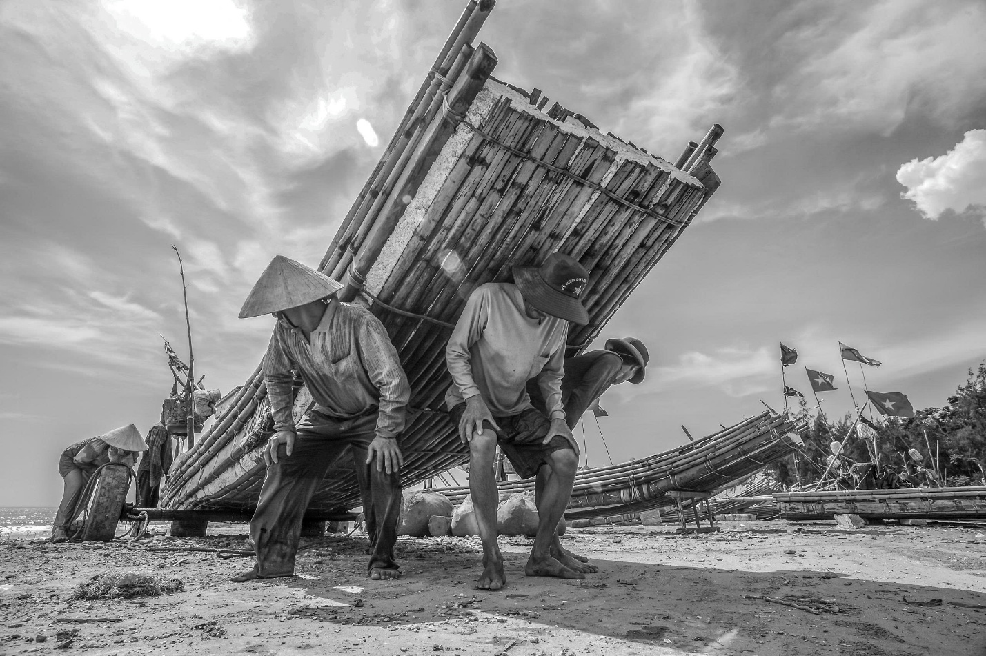 Gió bụi và ánh sáng: Hành trình cùng Mỹ Dũng - 7