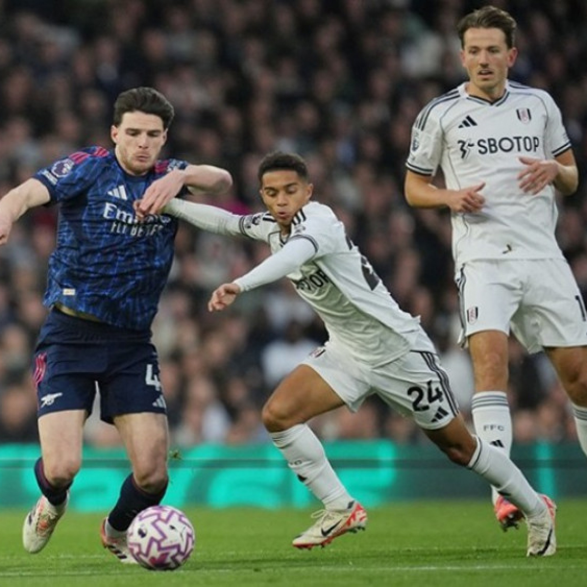  - Kết quả bóng đá Fulham - Arsenal: "Vũ khí" phạt góc định đoạt (Ngoại hạng Anh)