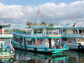  - Nhiều doanh nghiệp ở Phú Quốc 'kêu cứu' vì tàu chở khách du lịch nằm bờ