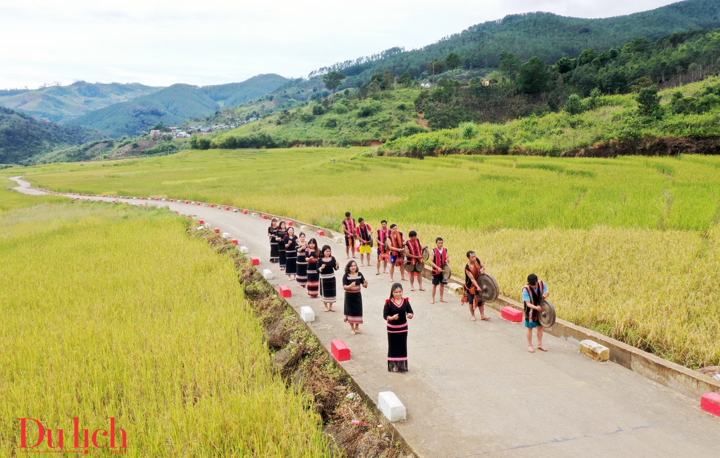 di san ruong bac thang doc dao hap dan du khach den voi mang ri - 14
