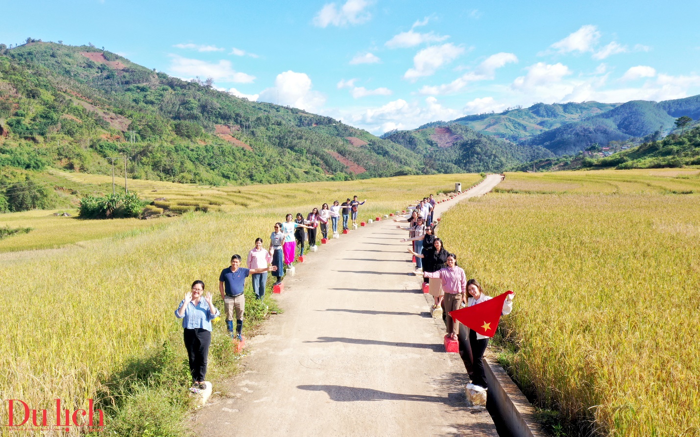 di san ruong bac thang doc dao hap dan du khach den voi mang ri - 18