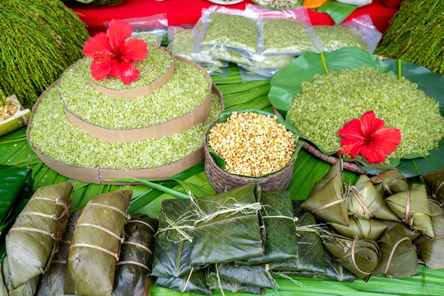 “Cháy hàng” cốm trong Lễ hội Cốm - 1