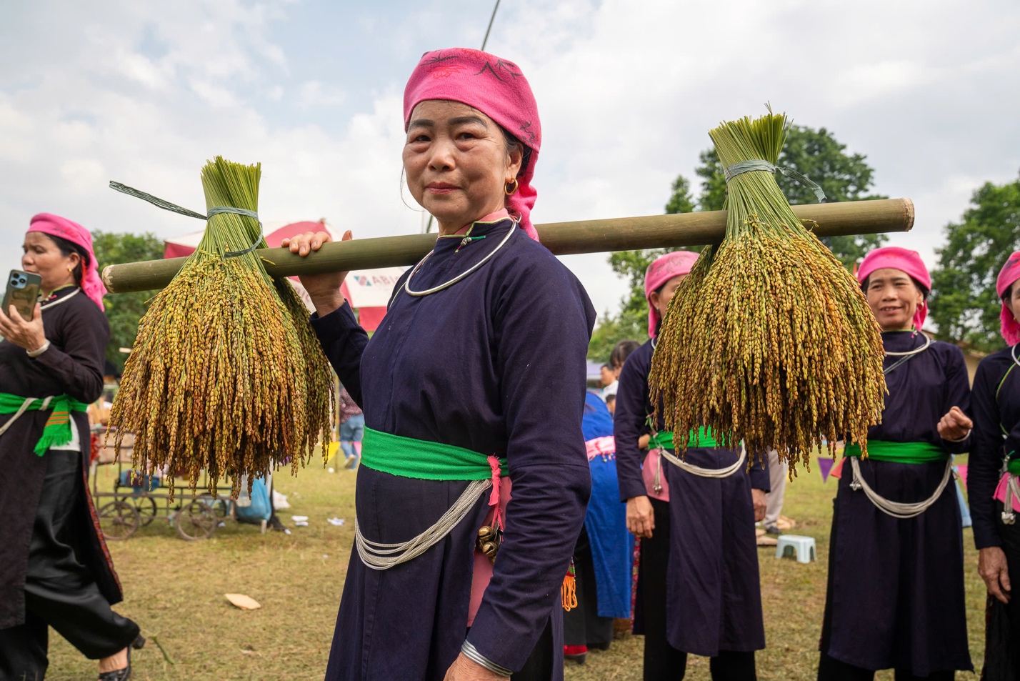 “Cháy hàng” cốm trong Lễ hội Cốm - 3