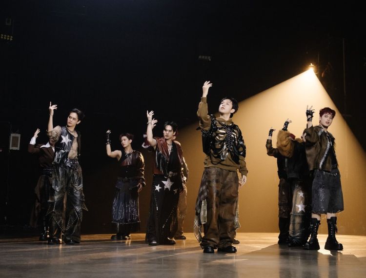 Tân binh toàn năng: Hai ca khúc Việt cùng lúc lọt playlist quốc tế Spotify