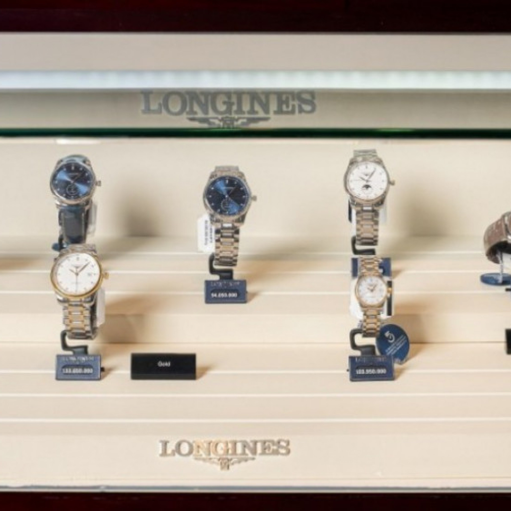  - Hé lộ thú vị về cửa hàng Hải Triều Premium Swiss Watch