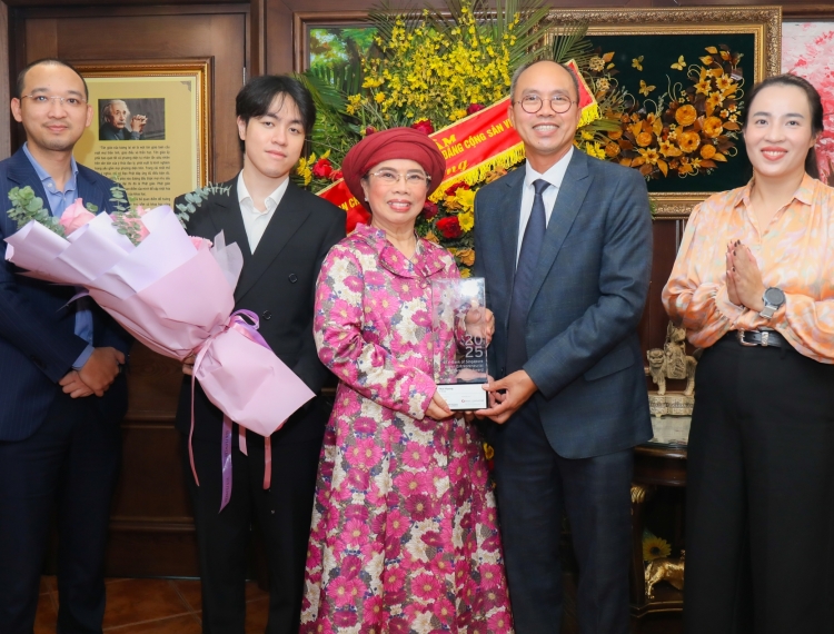 Anh hùng Lao động Thái Hương được tôn vinh Doanh nhân xuất sắc ASEAN