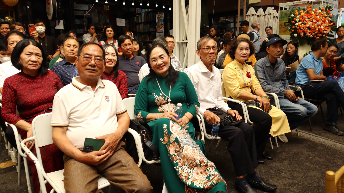 ra mat sach anh 'seu dau do': khoanh khac day cam xuc voi nhiep anh gia nguyen truong sinh - 5