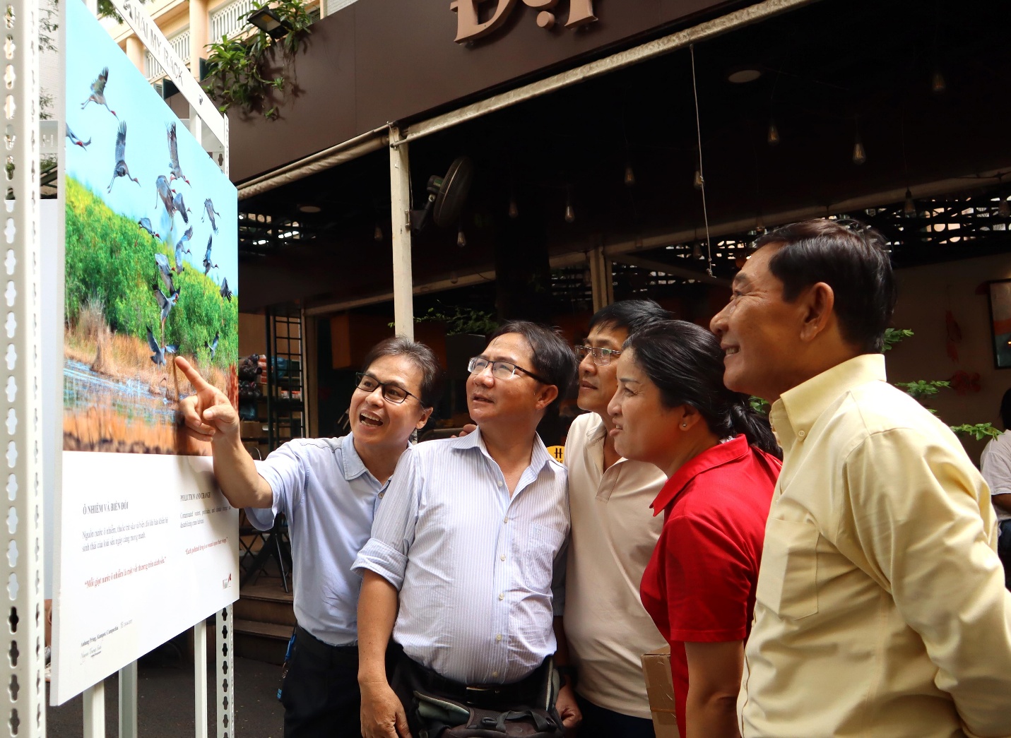 ra mat sach anh 'seu dau do': khoanh khac day cam xuc voi nhiep anh gia nguyen truong sinh - 10