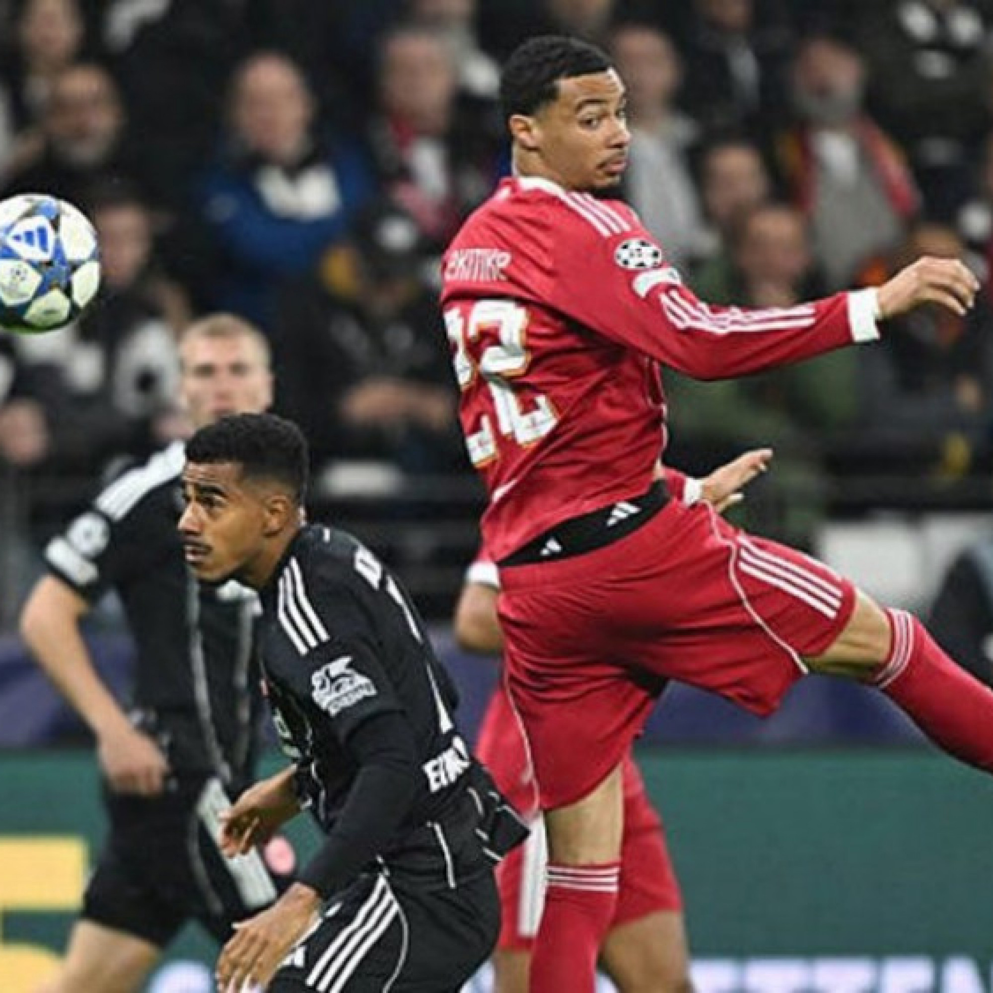  - Video bóng đá Frankfurt - Liverpool: Từ số 5 "ác mộng" đến số 5 tưng bừng (Cúp C1)