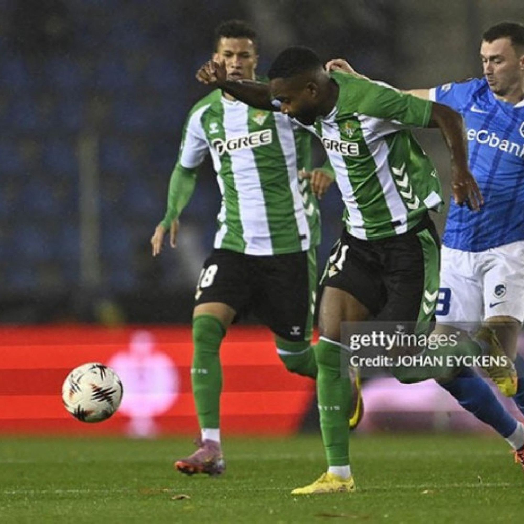  - Trực tiếp bóng đá Genk - Real Betis: So kè hấp dẫn, đội khách tấn công (Europa League)