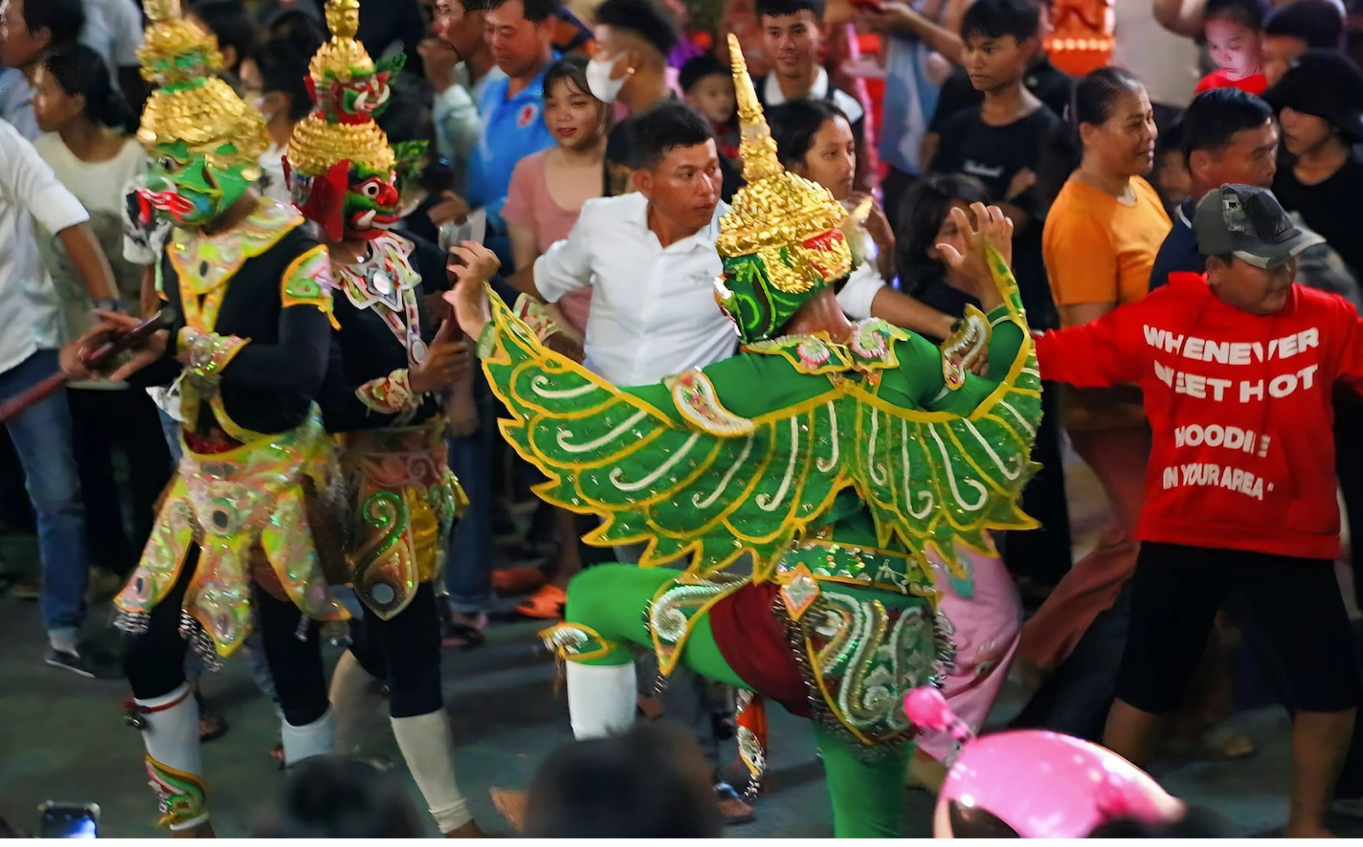 Người trẻ Khmer giữ lửa điệu Múa Chằn dưới mái chùa gần 140 tuổi - 1