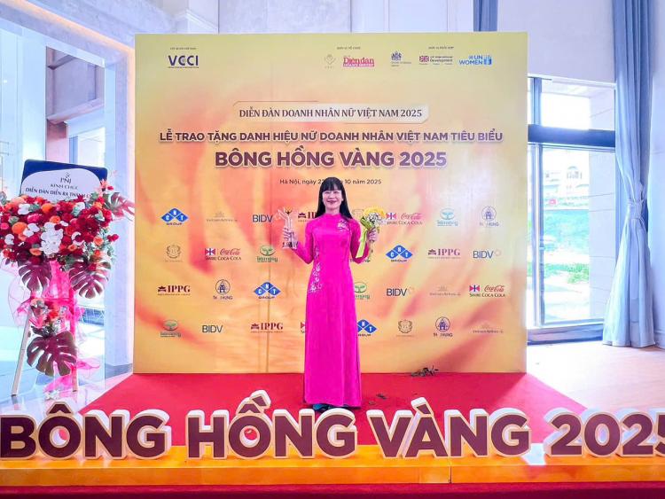 Chủ tịch HĐTV Công ty Yến sào Khánh Hòa nhận danh hiệu Nữ doanh nhân tiêu biểu