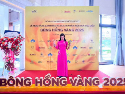  - Chủ tịch HĐTV Công ty Yến sào Khánh Hòa nhận danh hiệu Nữ doanh nhân tiêu biểu