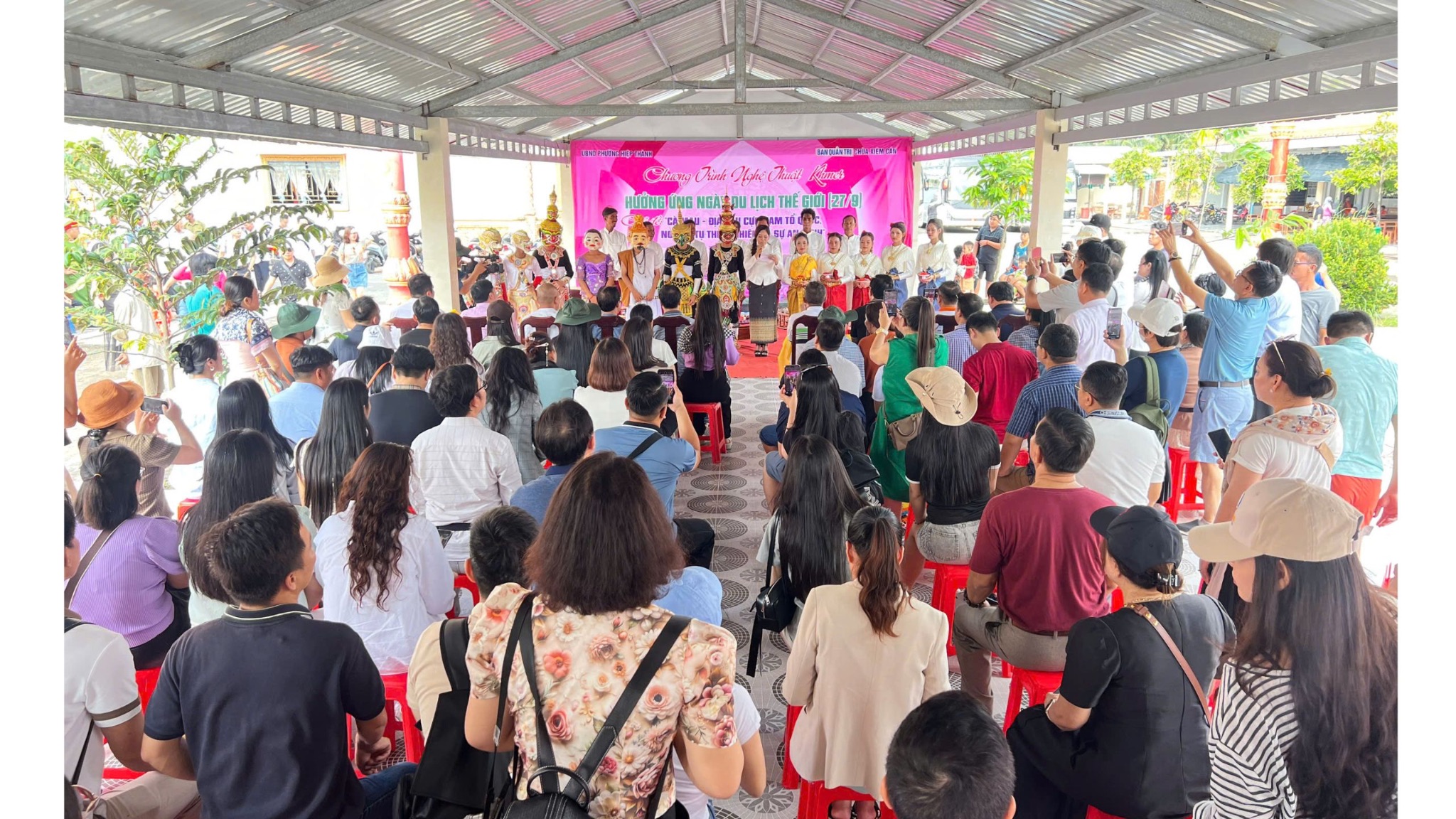 Người trẻ Khmer giữ lửa điệu Múa Chằn dưới mái chùa gần 140 tuổi - 5
