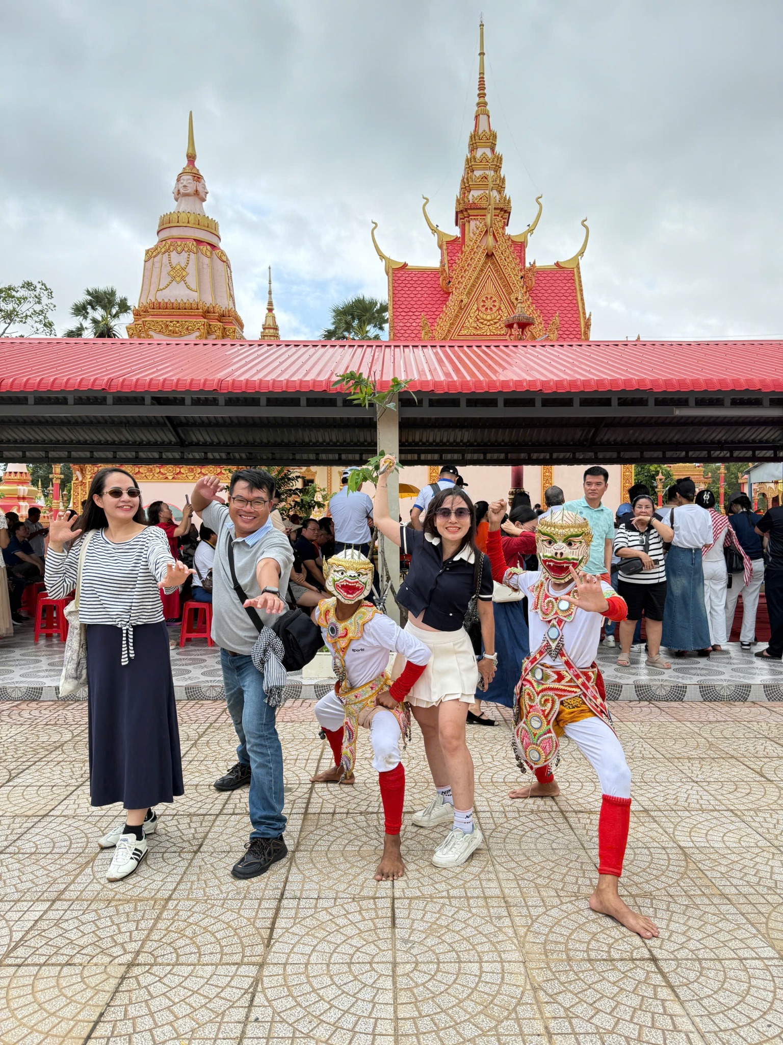 Người trẻ Khmer giữ lửa điệu Múa Chằn dưới mái chùa gần 140 tuổi - 7