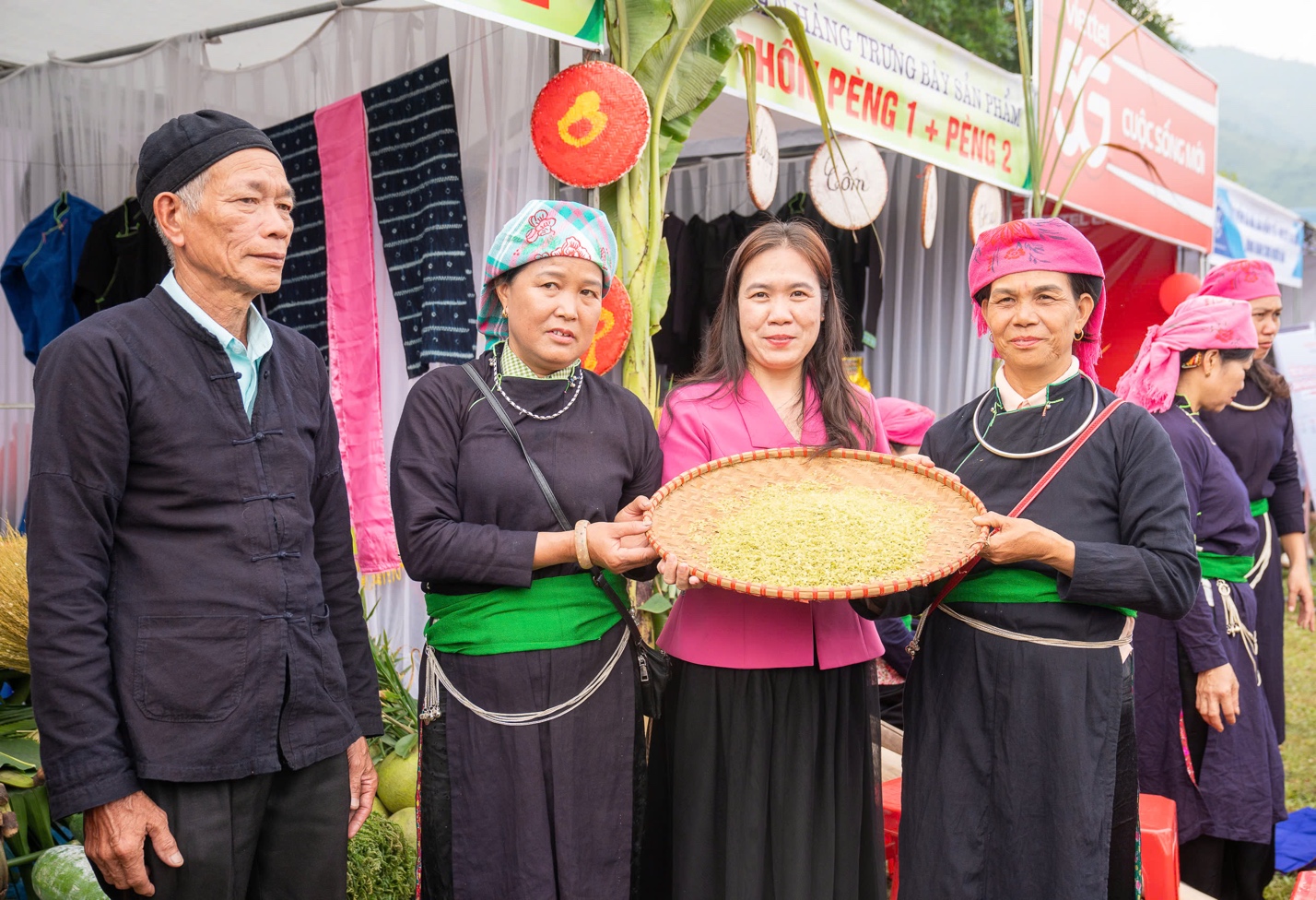 Những người giữ linh hồn và trao truyền nghề làm cốm ở Hợp Thành - 6