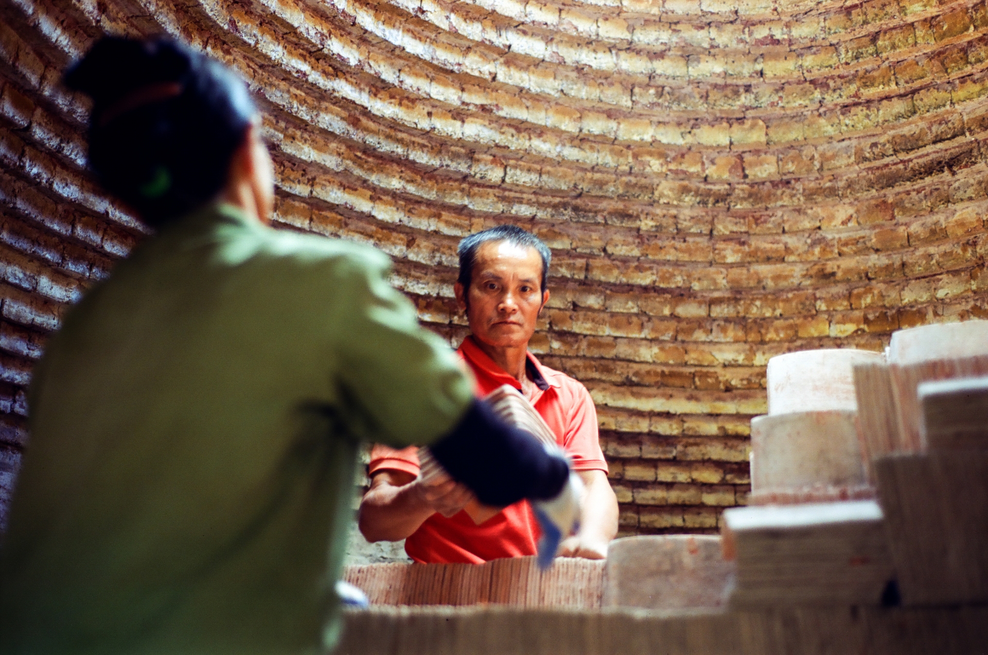 quynh son: ngoi lang tay 'khong danh doi ban sac' chinh phuc the gioi - 9