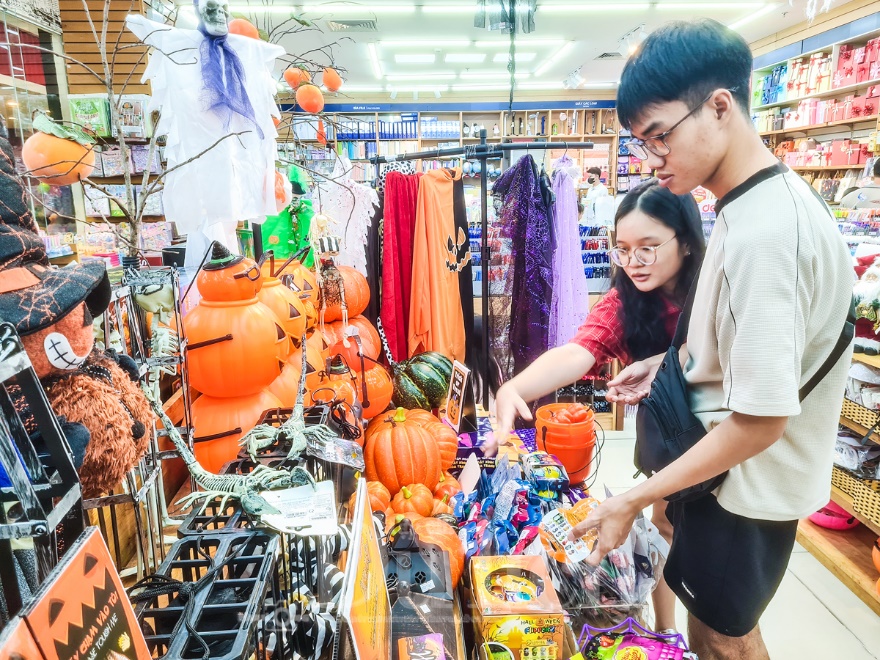 Độc đáo mùa bí ngô vàng rực hóa thân vào 'lễ hội ma' - 2