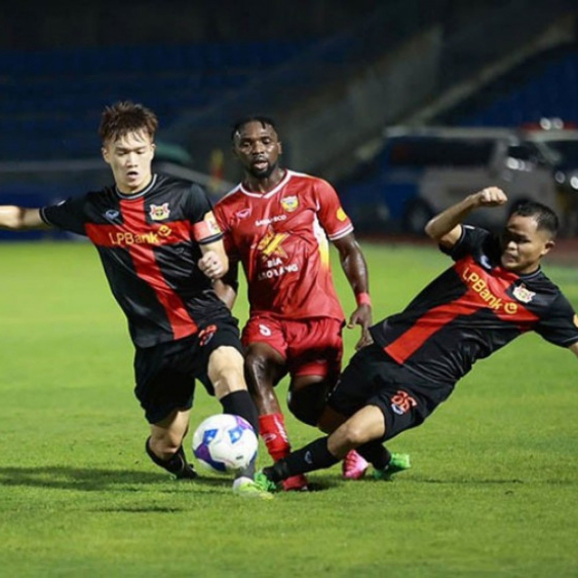 - Trực tiếp bóng đá PVF-CAND - Ninh Bình: Quyết giữ ngôi đầu (V-League)