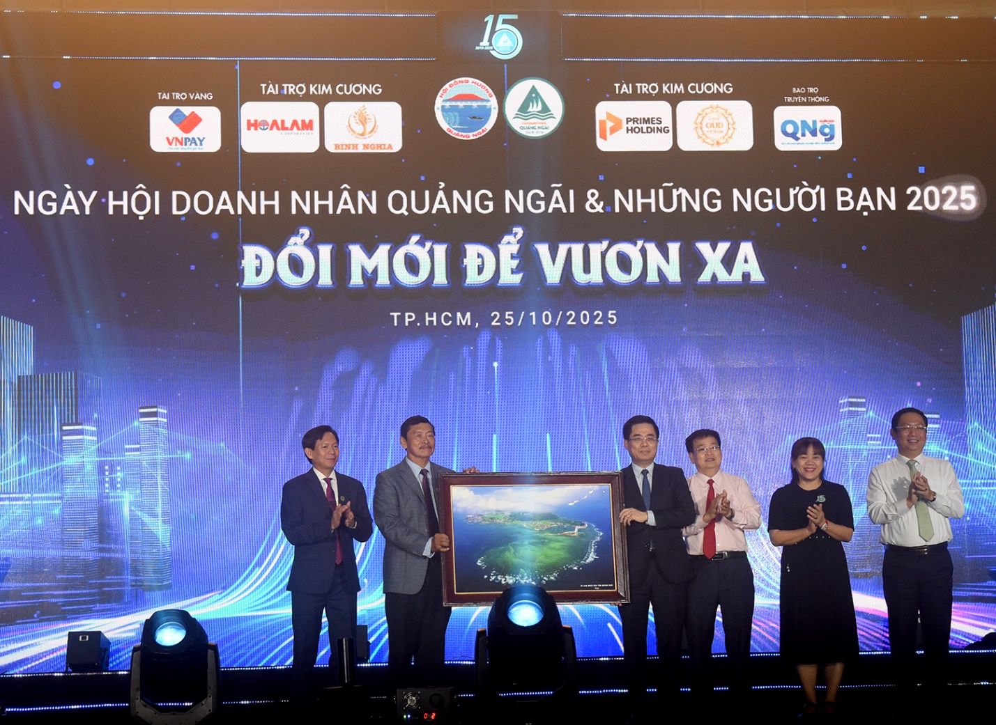 doanh nhan quang ngai tai tp.hcm khat vong ‘doi moi de vuon xa’ - 1
