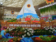 - Nổi bật con thuyền được kết từ 10.000 bông hoa bất tử của Lâm Đồng tại Hội chợ Mùa Thu