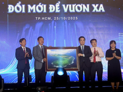 - Doanh nhân Quảng Ngãi tại TP.HCM khát vọng ‘Đổi mới để vươn xa’