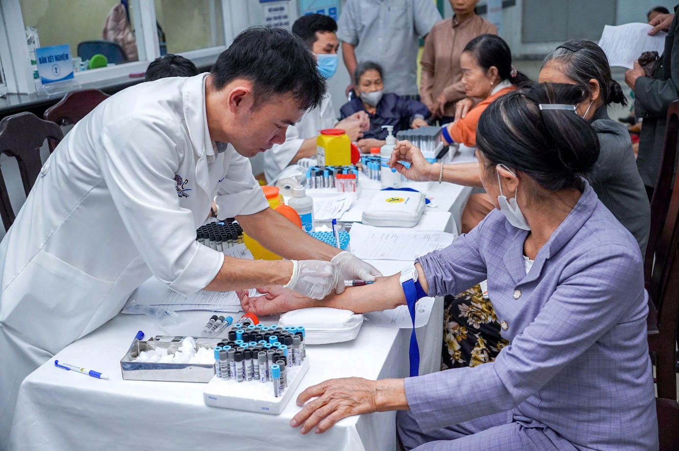 Khám, sàng lọc bệnh tim mạch – thận – chuyển hóa cho người dân - 4