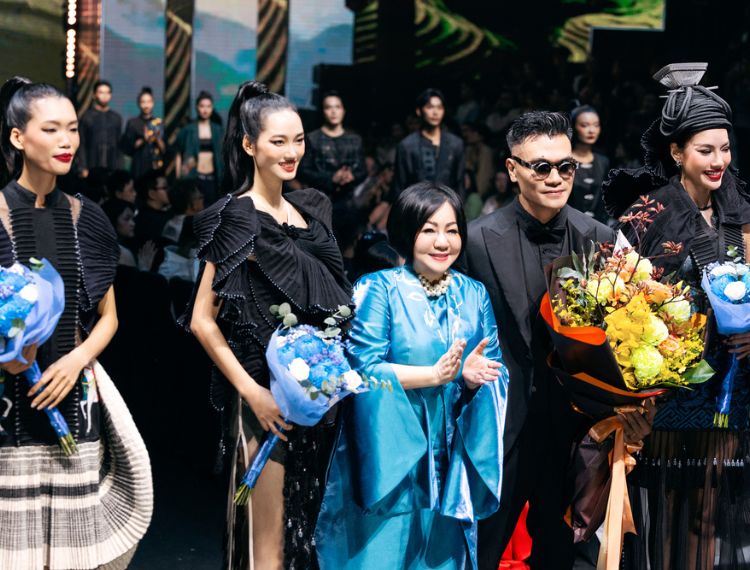 NTK Vũ Việt Hà mở màn Tuần lễ thời trang quốc tế Việt Nam Thu đông 2025