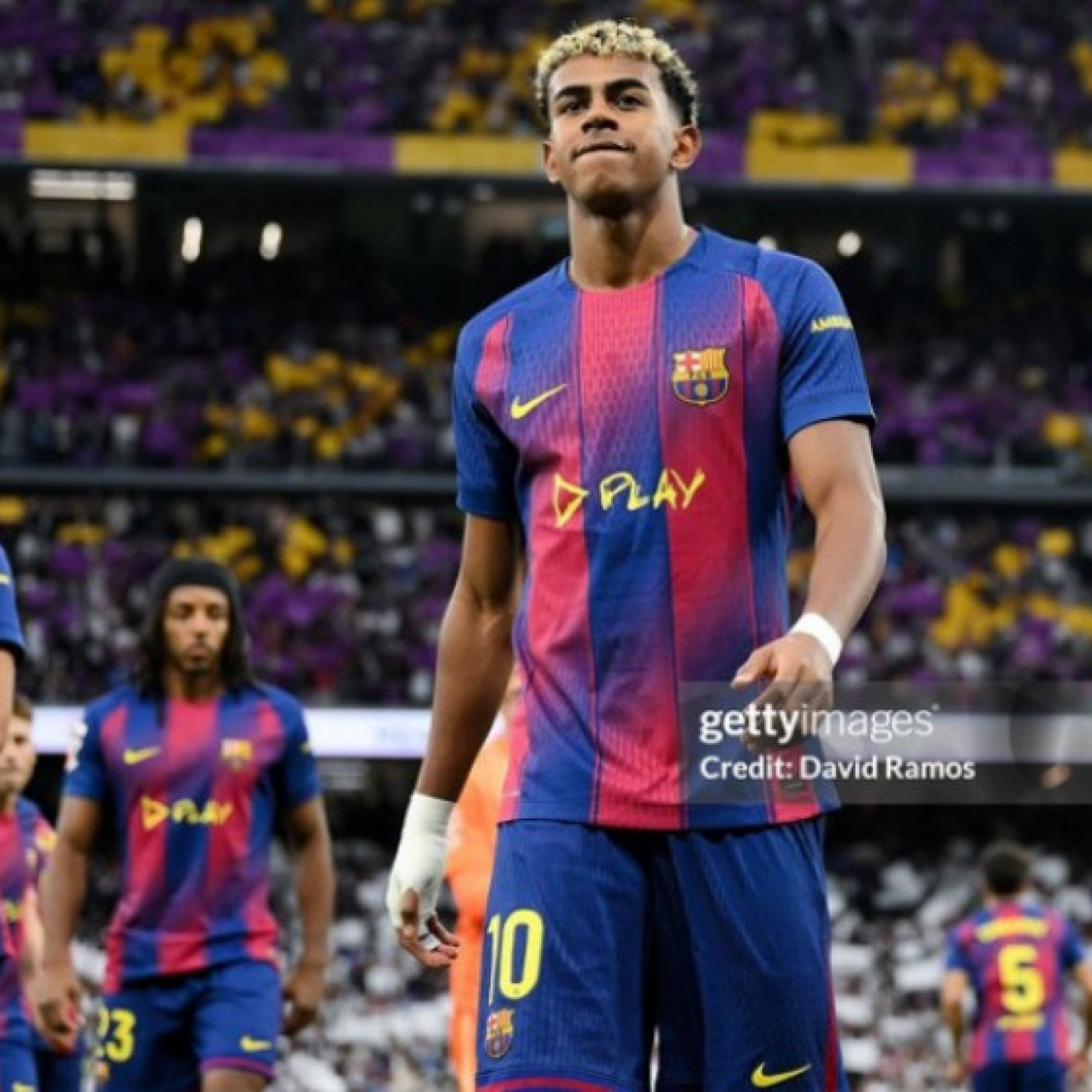 - Lamine Yamal bị chỉ trích gây phản cảm, cảnh báo đi theo vết xe đổ của Neymar