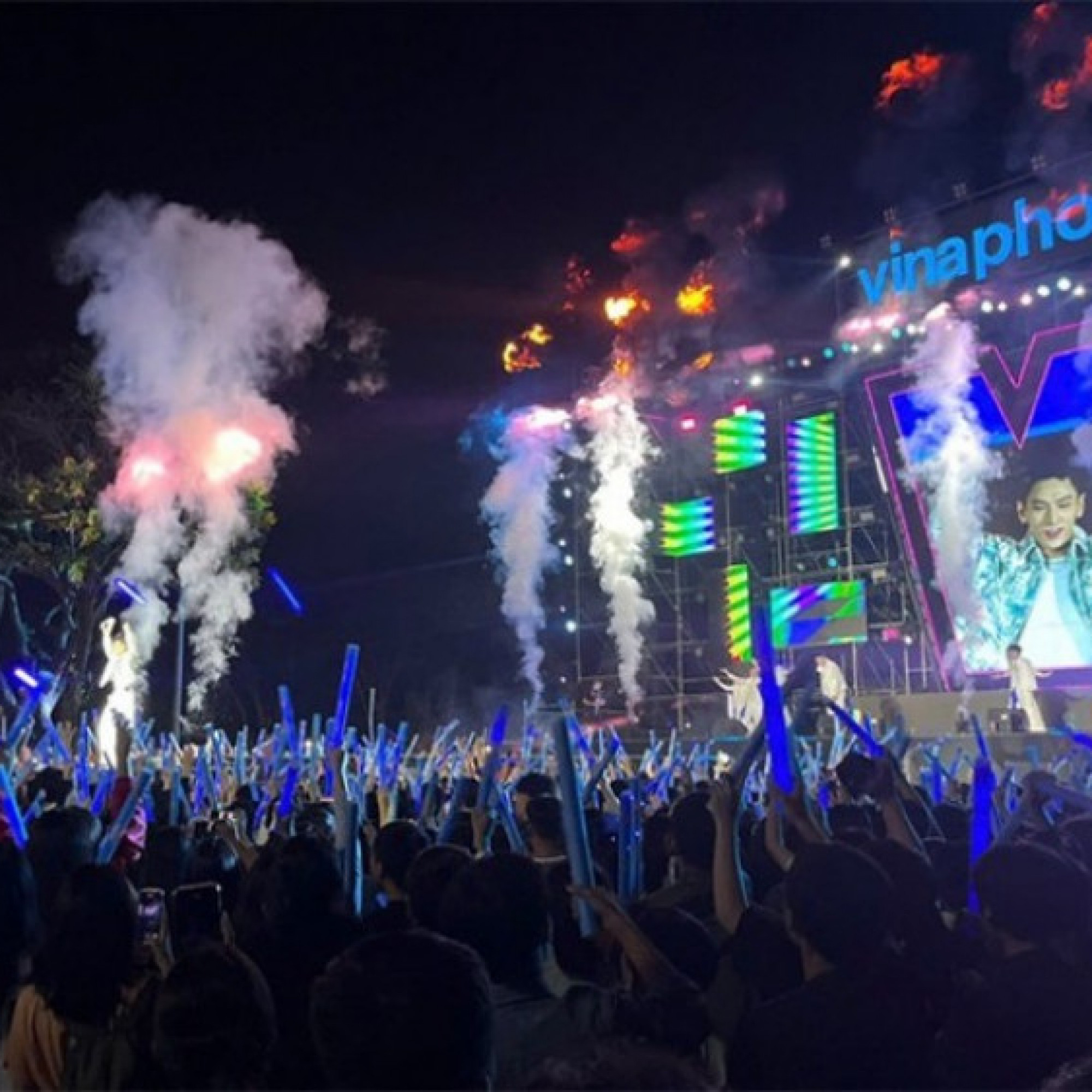 - Chuỗi đại nhạc hội Sound Freedom by VinaPhone trở lại: Lineup cực cháy, sân khấu siêu hoành tráng