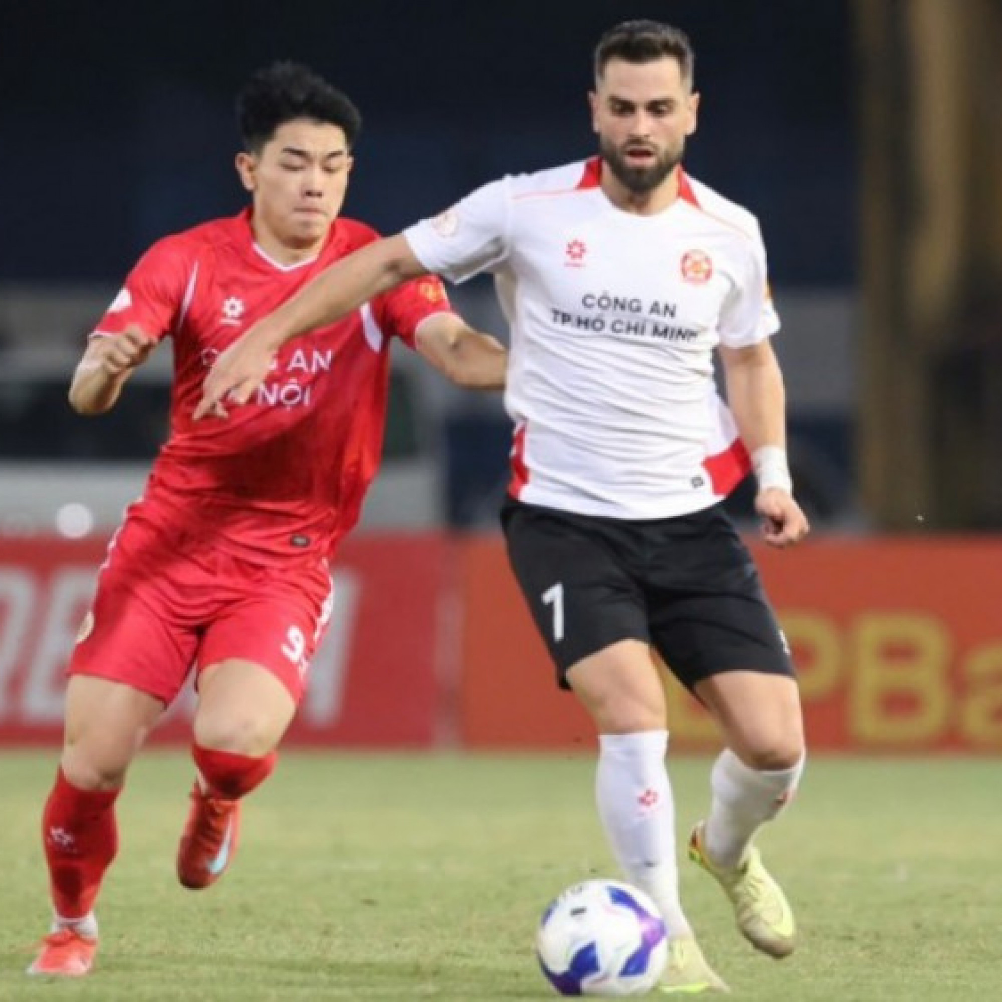 - Trực tiếp bóng đá Công an Hà Nội - Công an TP.HCM: Văn Đô nhận thẻ đỏ (V-League)
