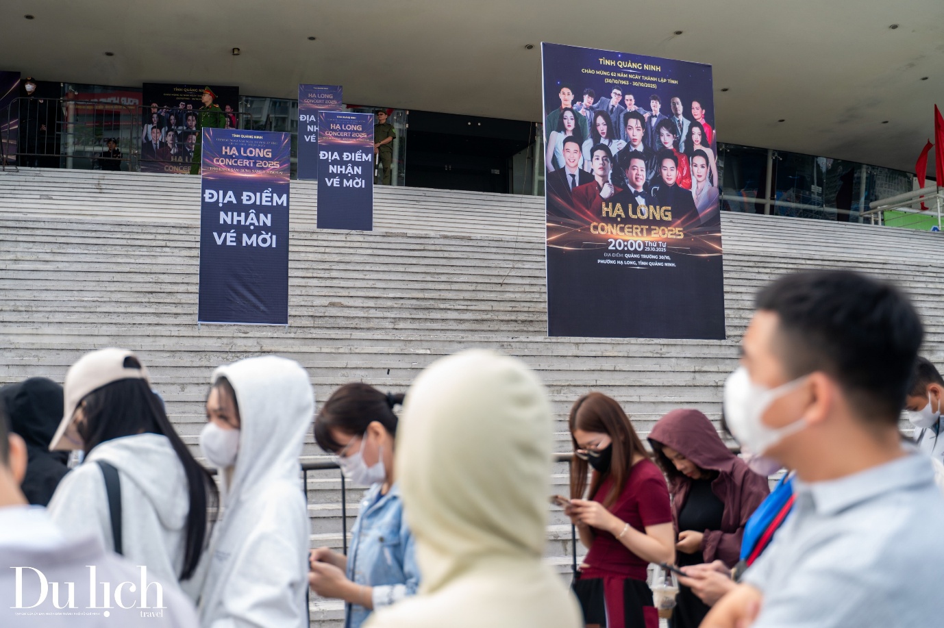 nguoi dan va du khach xep hang doi ve “ha long concert 2025” - 1