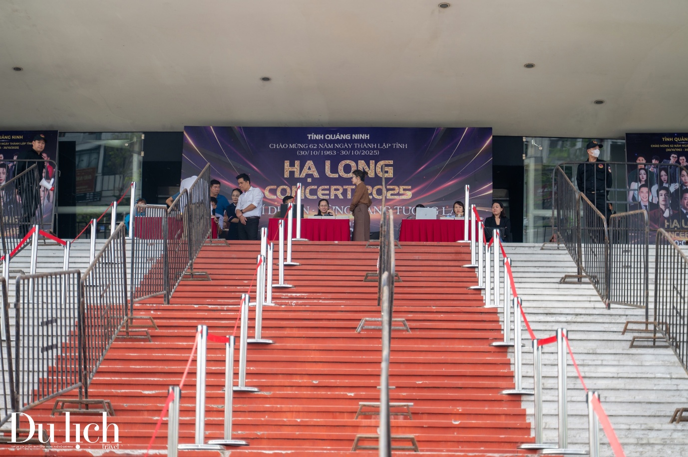 nguoi dan va du khach xep hang doi ve “ha long concert 2025” - 4