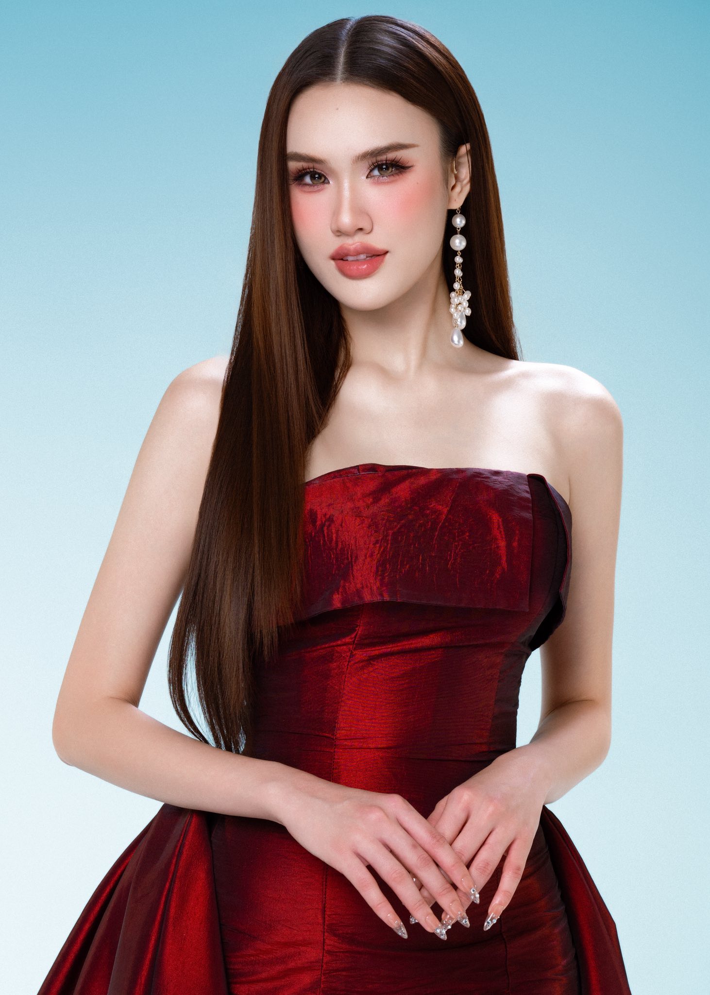 Trang phục dân tộc ý nghĩa của đại diện Việt Nam tại Miss Earth 2025 - 3