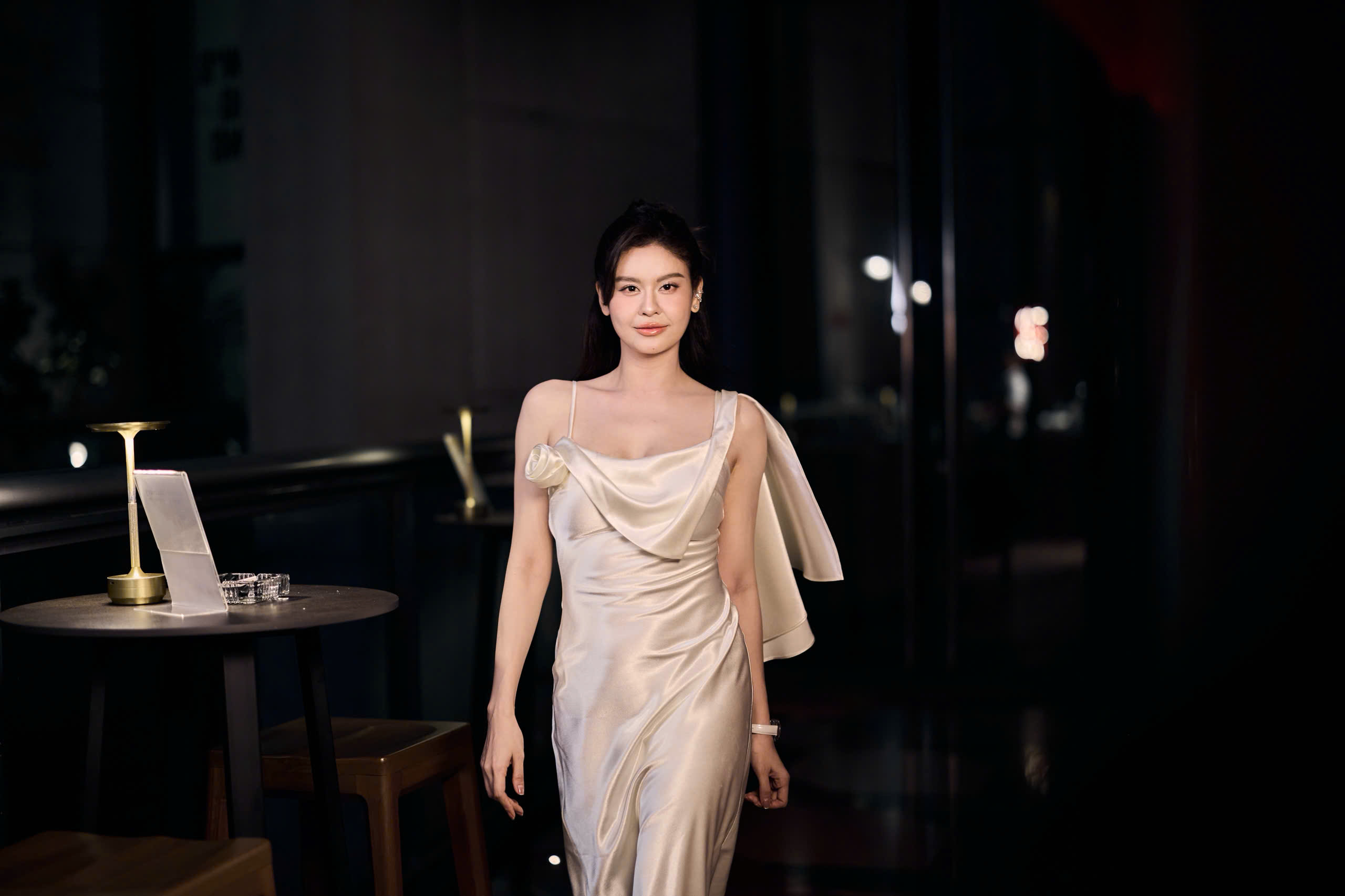 Trương Quỳnh Anh dự tiệc tối cùng sao Thái – Ohm Pawat - 1