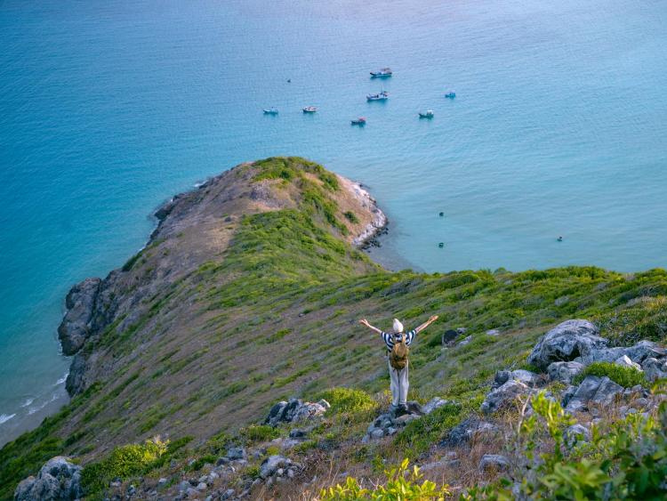 Để đảo xa... không còn xa