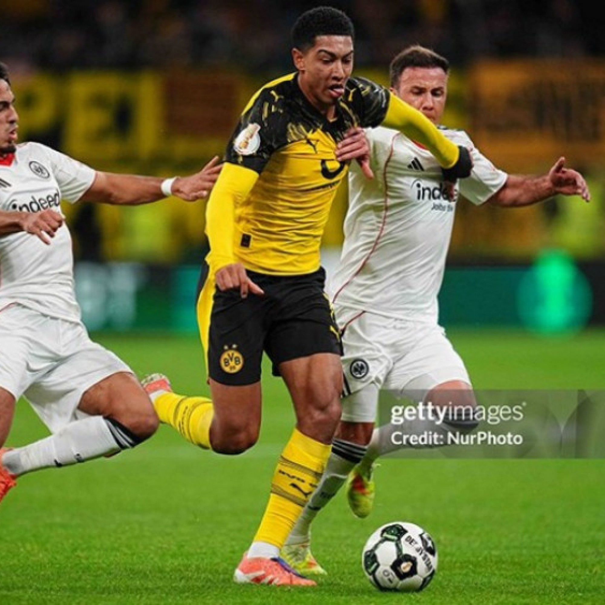 - Video bóng đá Frankfurt - Dortmund: Luân lưu nghiệt ngã (Cúp Quốc gia Đức)