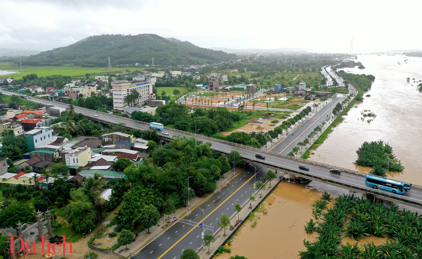 dong song tra khuc khac la trong mua mua lu - 8
