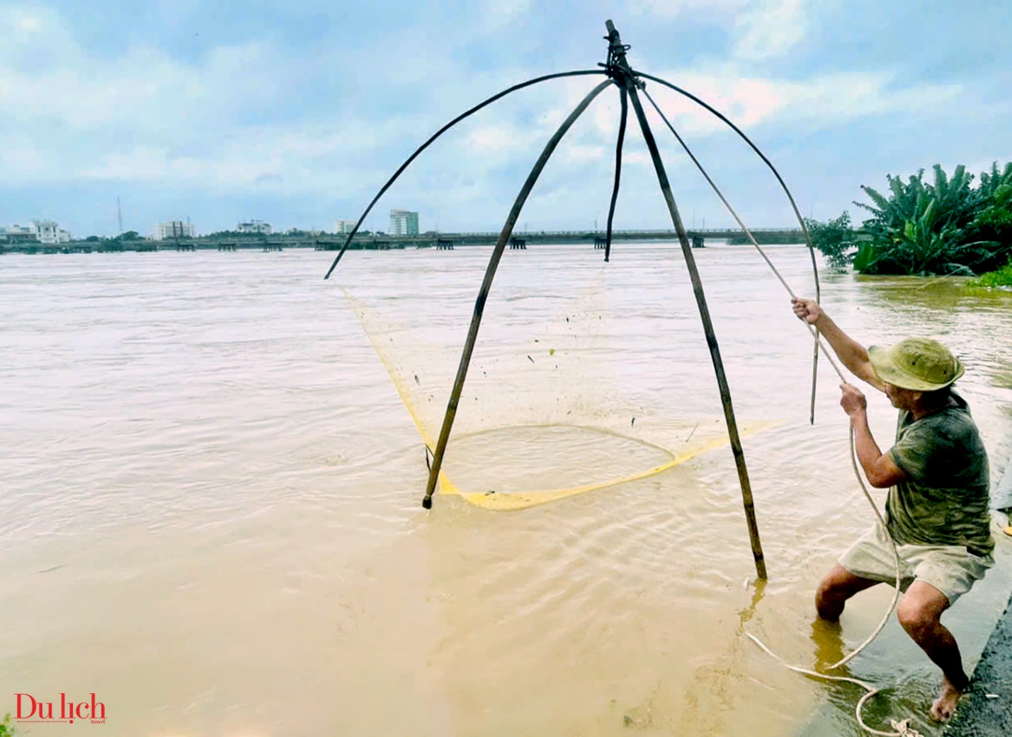 dong song tra khuc khac la trong mua mua lu - 6