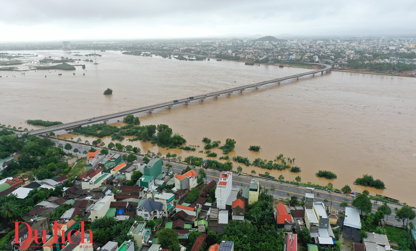 dong song tra khuc khac la trong mua mua lu - 9