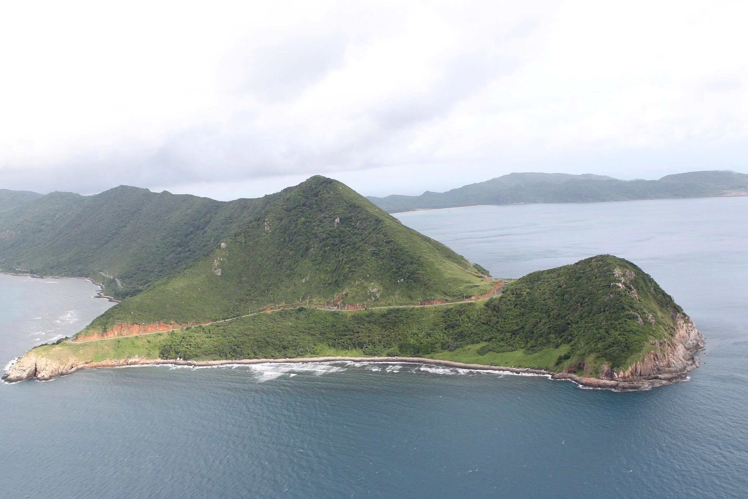 hanh huong ve dao ngoc giua trung khoi - 1