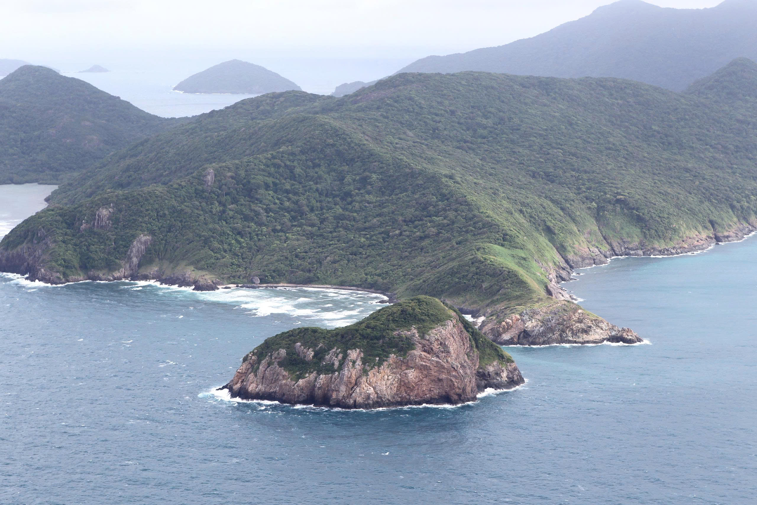 hanh huong ve dao ngoc giua trung khoi - 2