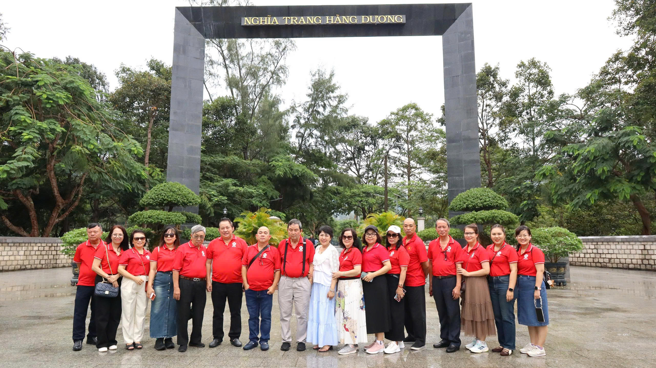 hanh huong ve dao ngoc giua trung khoi - 9