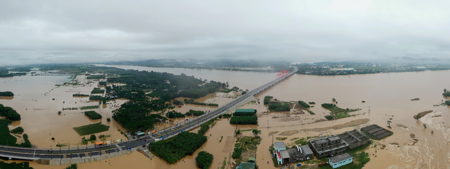 mua lu dien bien phuc tap gay co lap hang nghin ho dan o quang ngai - 2