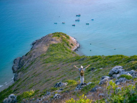 - Để đảo xa... không còn xa